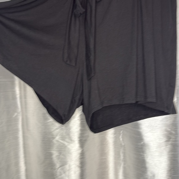 Gap NWT Women’s XL Crossover Wrap Black Jersey Knit Rayon Blend Belted Romper - Picture 4 of 8